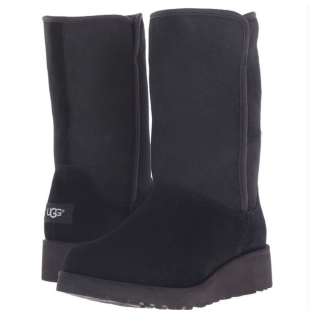 🏷️6.5 UGG Ami midcalf wedge boot